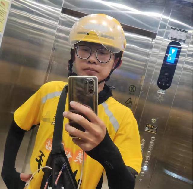 跑外卖兼职一个月能挣多少（山东男生暑假打工送外卖，两个月挣下1.7万余元）