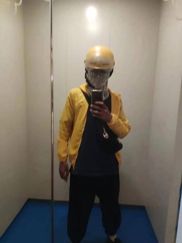 跑外卖兼职一个月能挣多少（山东男生暑假打工送外卖，两个月挣下1.7万余元）