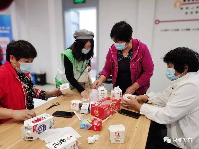 用废旧物品做东西（月浦镇举行环保手作课——“牛奶盒改造暖冬小花篮”）