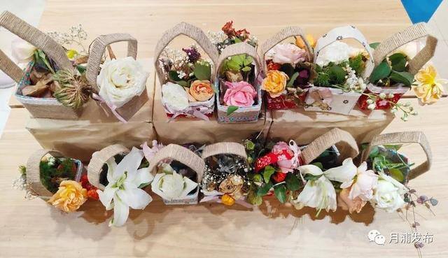 用废旧物品做东西（月浦镇举行环保手作课——“牛奶盒改造暖冬小花篮”）