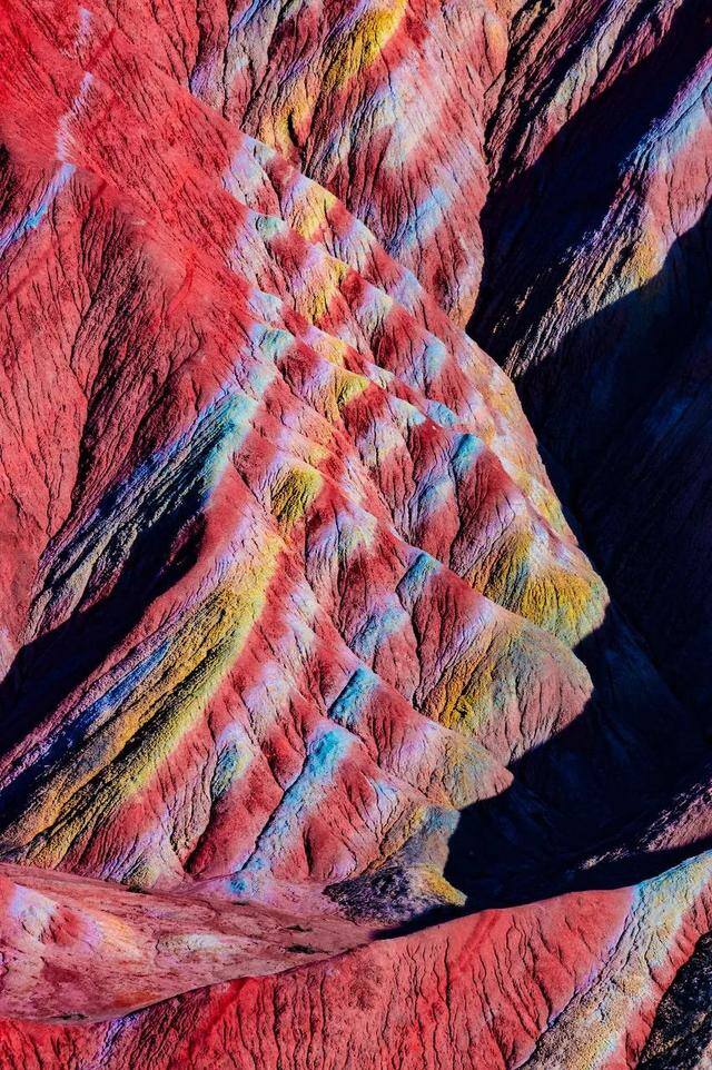 努力赚钱的图片（一个人漫山遍野是为了什么？）