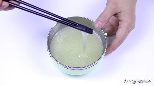如何制作胶水（家里的胶水不用买了，教你一个小妙招，方法简单又实用）