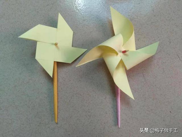 风车怎么做手工（折纸风车的两种折法，都非常简单，学会了给宝宝做一个风车玩吧）
