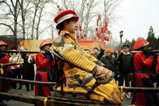 坟前种什么树风水最好（农村俗语“坟前有三树，隔中能分别”，啥意思？）