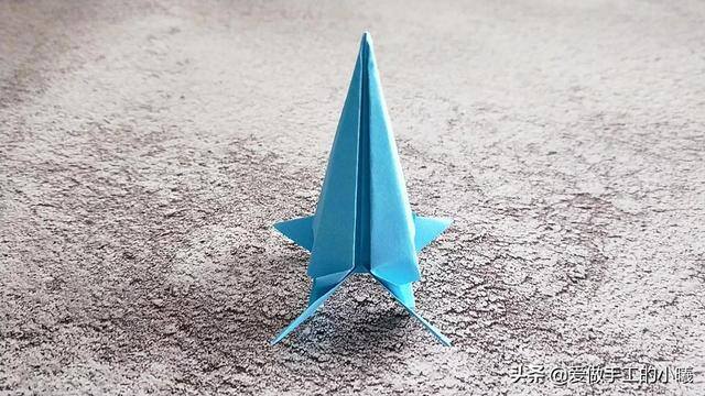 简易手工制作小作品（儿童趣味手工——火箭折纸教程）