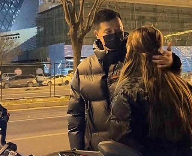 pk主播靠什么赚钱（痞幼官宣恋情，付费可看，网友：你要花6块钱才能进入直播间）