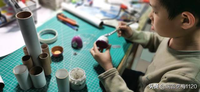 小制作手工小学生（沈阳市沈北新区新城子街第一小学举办“变废为宝创意无限”环保手工小制作比赛）