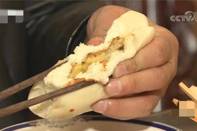 承包1000亩土地种粮食赚钱吗（农村小伙卖黑猪肉，10天卖出20多头猪）