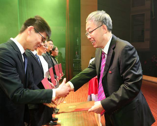 大学生在校期间怎么赚钱（大学生找工作有哪些技巧？）