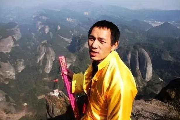 一天能赚2万的黑方法（武当山的龙头香）