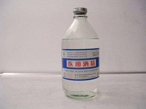 画画颜料弄到衣服上怎么洗掉（衣服花了水彩笔，肥皂洗衣液不管用，用这几种方法）
