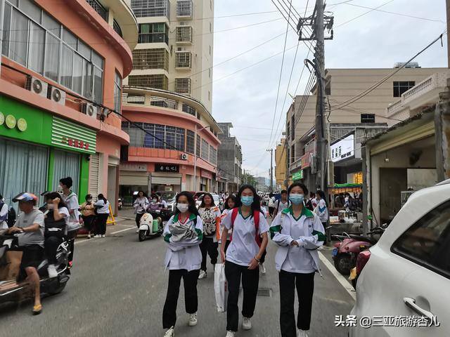 小学校门口适合开什么店挣钱（小学门口开什么店好？）