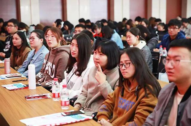 赚钱的专业（大学专业收入排行榜，啥专业以后“高薪”途？）