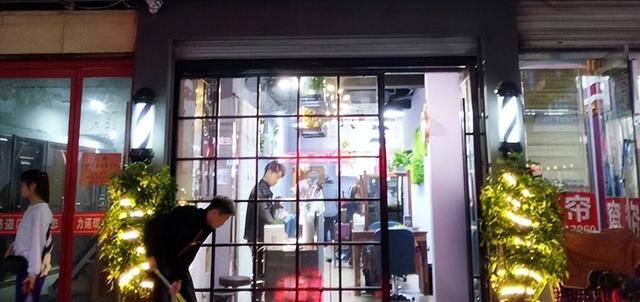 去迪拜打工一月多少钱（理发师钟亚军的成长史）