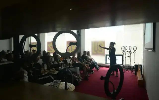 20万的粉丝一个月能挣多少（当网红是怎样的体验？）