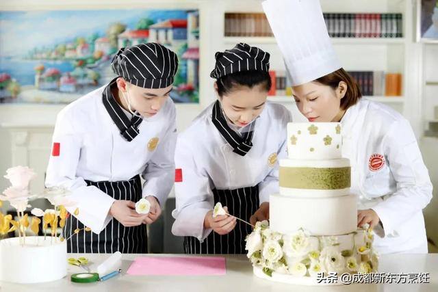 开一家蛋糕店大概需要多少钱（为什么现在选择西点烘焙创业的人越来越多？）