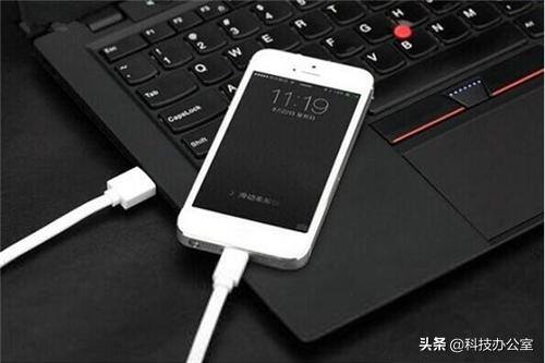 电脑怎么下载视频到u盘（如何将手机上的照片、视频快速保存到u盘中？）