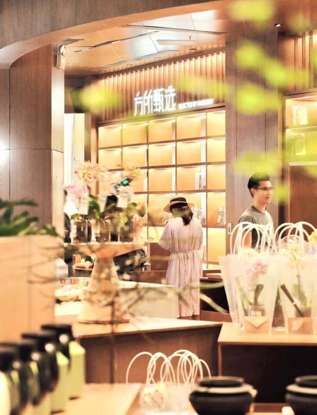 实体店做什么项目好（奈雪生活全国首店集中开业）