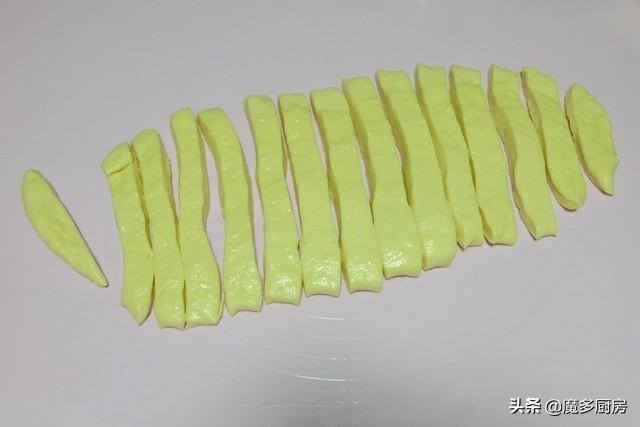 家做油条最简单的做法（油条怎么做好吃？教你一招，不用揉面不用擀面，做出来蓬松又健康）