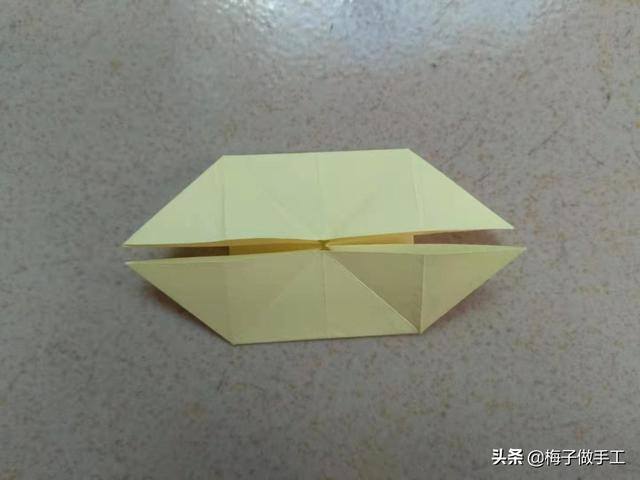 风车怎么做手工（折纸风车的两种折法，都非常简单，学会了给宝宝做一个风车玩吧）