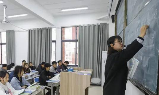 初中毕业能干什么工作（学什么专业好）