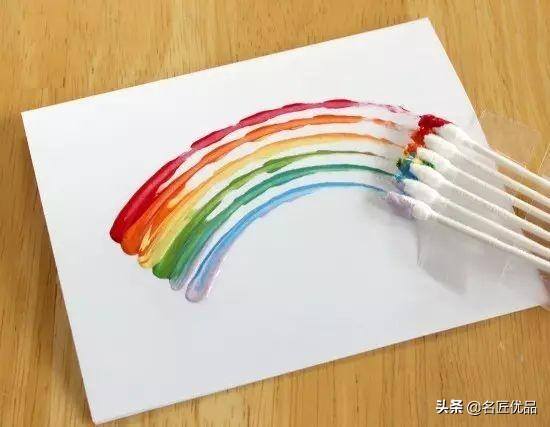 简单的绘画作品（手把手教你画彩虹，简单又有趣！）