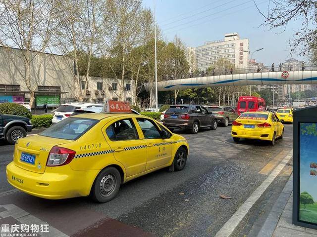 开出租车一个月可以挣多少钱（在重庆当出租车司机是怎样的体验？）