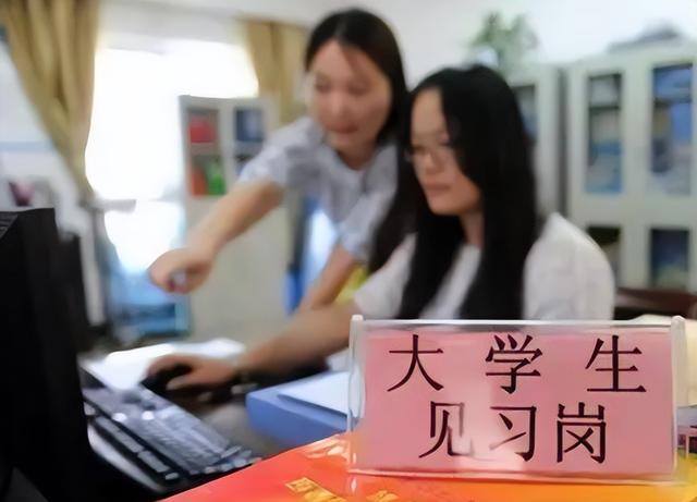 刚出社会做什么工作好（应届生身份保留多久？别傻傻的丢了）