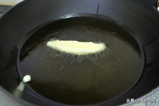 家做油条最简单的做法（油条怎么做好吃？教你一招，不用揉面不用擀面，做出来蓬松又健康）