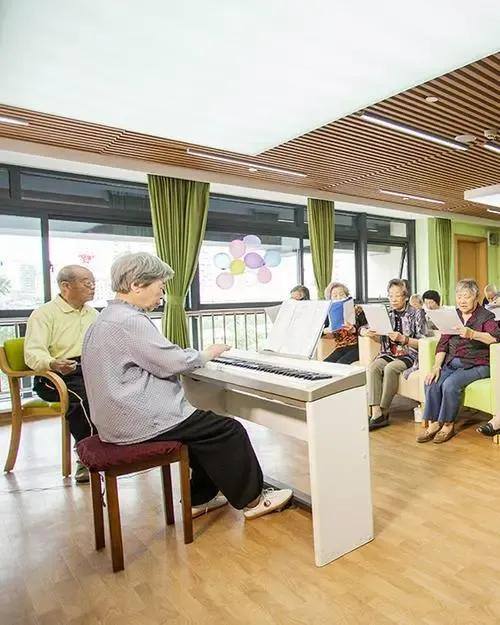 干点啥能挣钱（未来十年，哪些行业更适合普通人赚钱？）