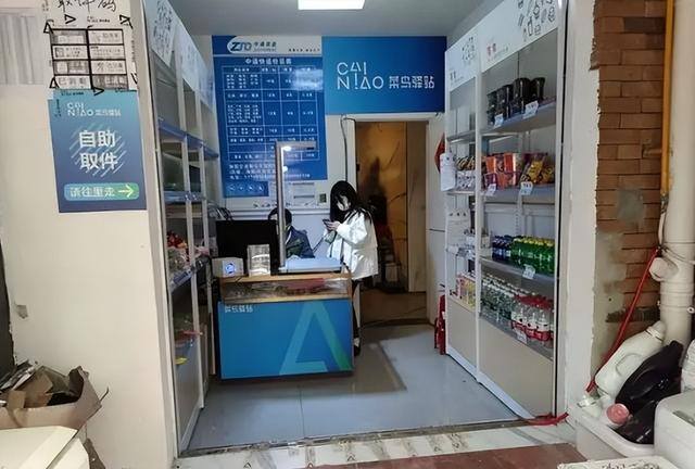 智能快递柜怎么挣钱（“菜鸟驿站”取件不收钱，到底是如何赚钱的？内行人说出实情）