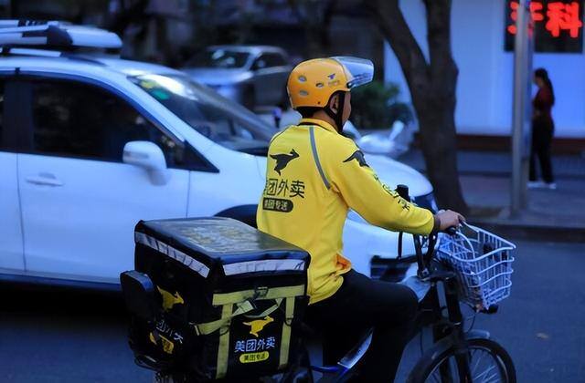 外卖兼职一个月能赚多少（做外卖骑手是怎样的体验？）