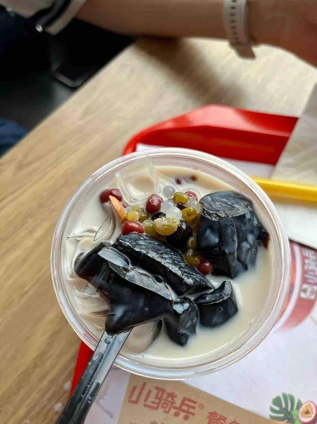 小学门口做什么生意最好（《水是多少回忆录》青春翻开呢，那些忘不了的味道）