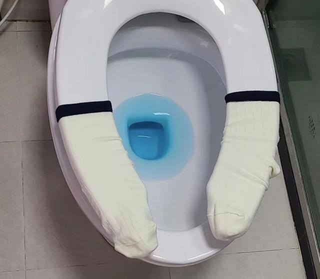 家庭废旧物品做手工（废旧的牛仔裤不要扔，这样改造，家里瞬间变废为宝）