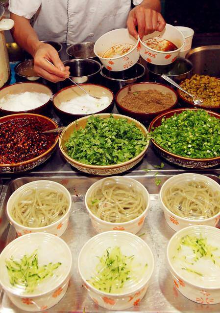 夜市卖什么最好卖（夜市最受欢迎的8种地摊美食，你吃过几种？）
