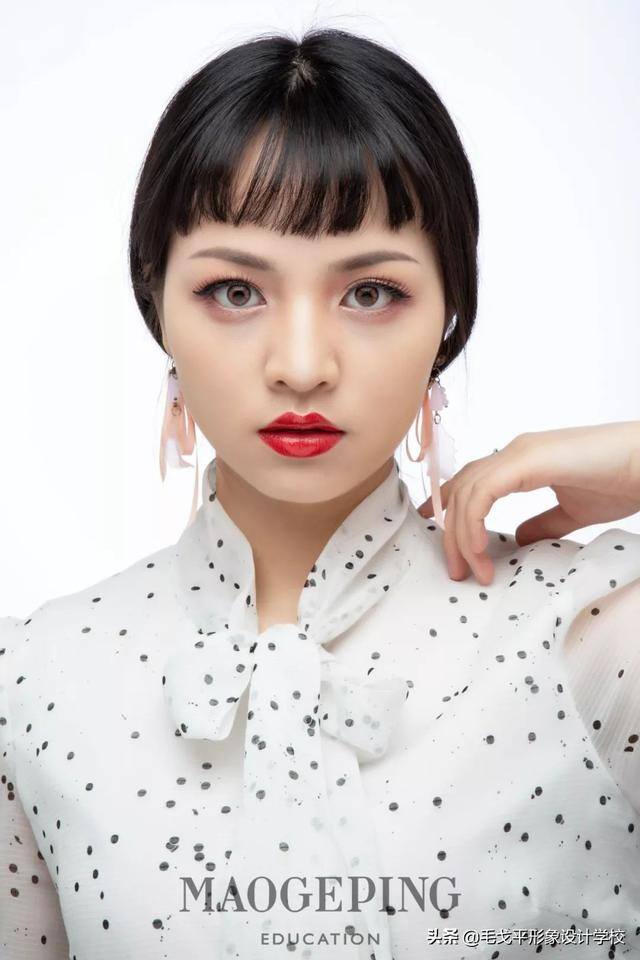 如何画眉毛简单又好看（略带眉峰的挑眉，瞬间提升你的气场！）