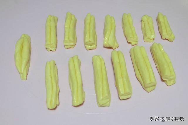 家做油条最简单的做法（油条怎么做好吃？教你一招，不用揉面不用擀面，做出来蓬松又健康）