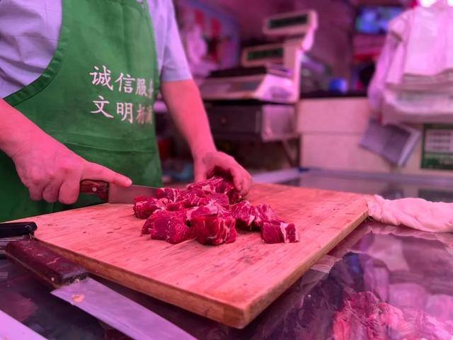 菜市场20个生意（白露时节肉摊生意旺）