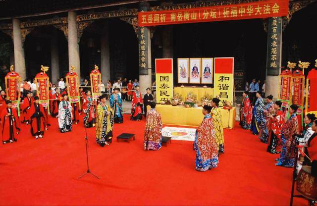 一天能赚2万的黑方法（武当山的龙头香）