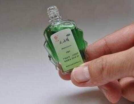 画画颜料弄到衣服上怎么洗掉（衣服花了水彩笔，肥皂洗衣液不管用，用这几种方法）