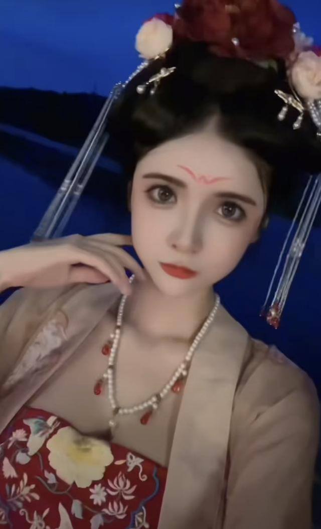 100万粉丝一个月可以赚多少钱（“狗狗大萝莉”晒收入，2021年一整年只赚了两万七千元）