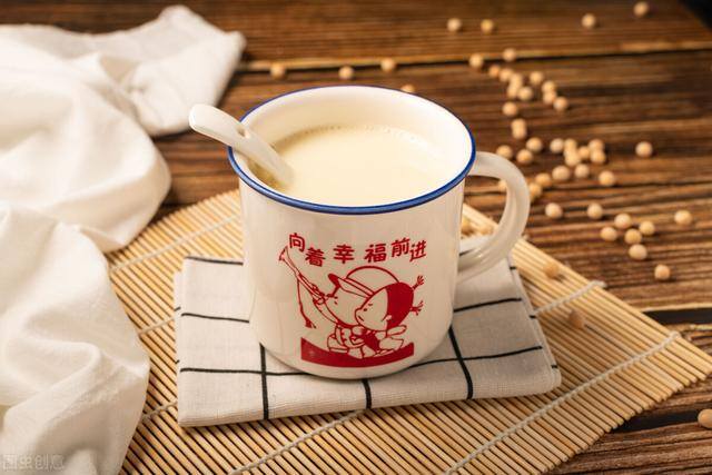 开什么早餐店好（夫妻俩开早餐店，只喝豆浆、稀饭，靠什么盈利？）