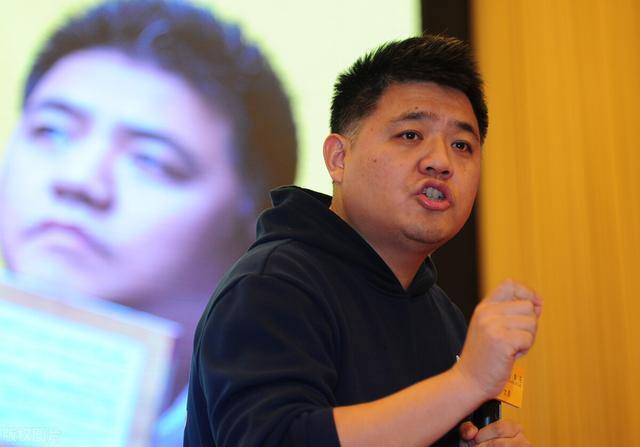 怎样直播才能赚到钱（知识博主如何卖课变现？）