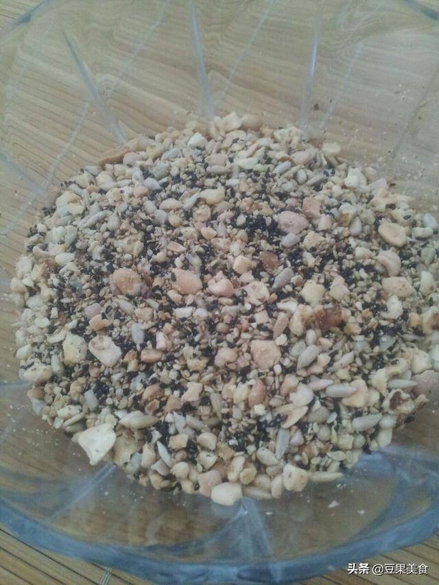 家里做月饼的简单步骤（五仁月饼的做法）