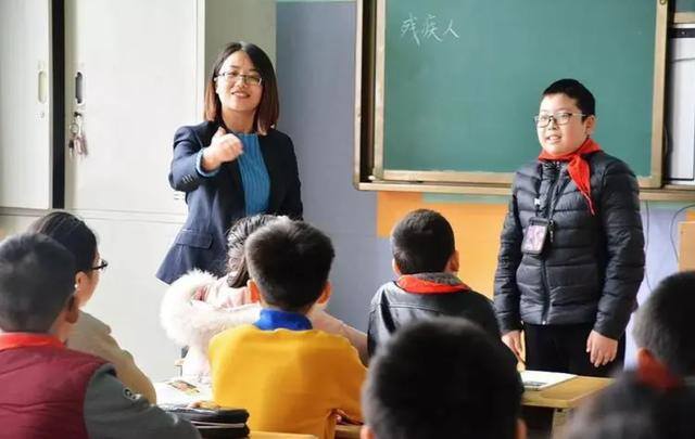 赚钱的专业（大学专业收入排行榜，啥专业以后“高薪”途？）