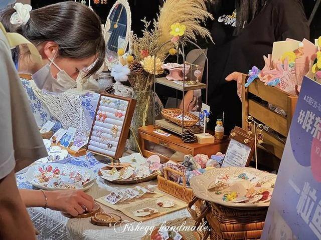 一天能赚200元的游戏（国庆假期伴娘赚钱）