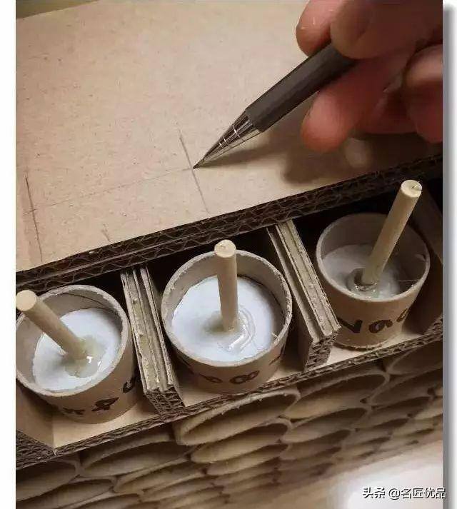 废旧纸箱手工制作大全（幼儿园纸板双层停车场）