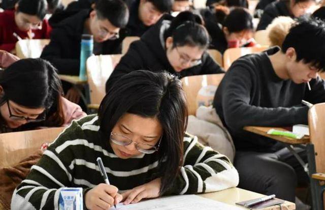 2022年全面取消专科学历（22届专升本104个专业停招，大专生求学无门？）