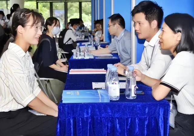 什么职业前景好（大学生应该如何选择专业？）