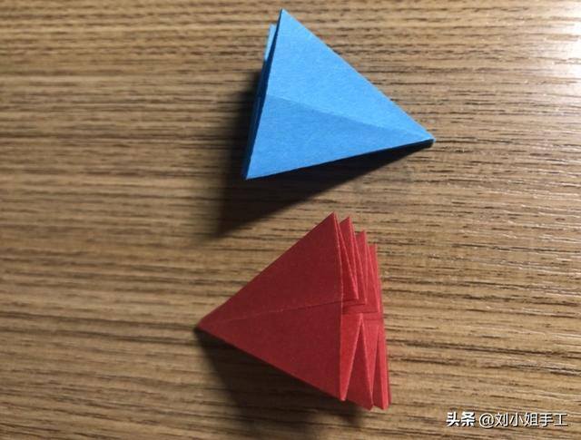 手工小雨伞的简单做法（简单易学的折纸小雨伞）